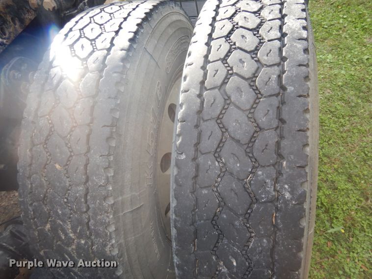 image for item DM5317 2016 Freightliner Cascadia 125  semi truck