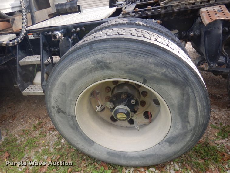 image for item DM5317 2016 Freightliner Cascadia 125  semi truck