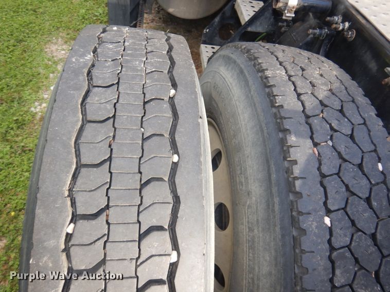 image for item DM5317 2016 Freightliner Cascadia 125  semi truck