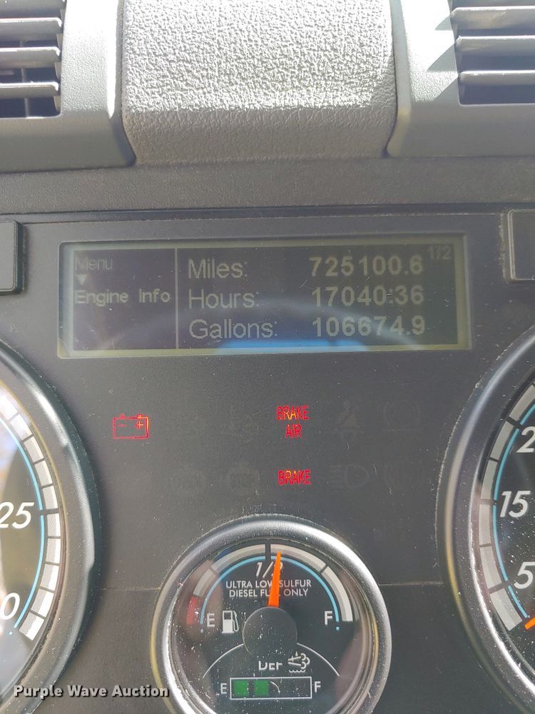 image for item DM5317 2016 Freightliner Cascadia 125  semi truck