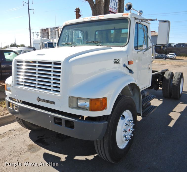 image for item DN0003 2000 International 4900  truck cab and chassis