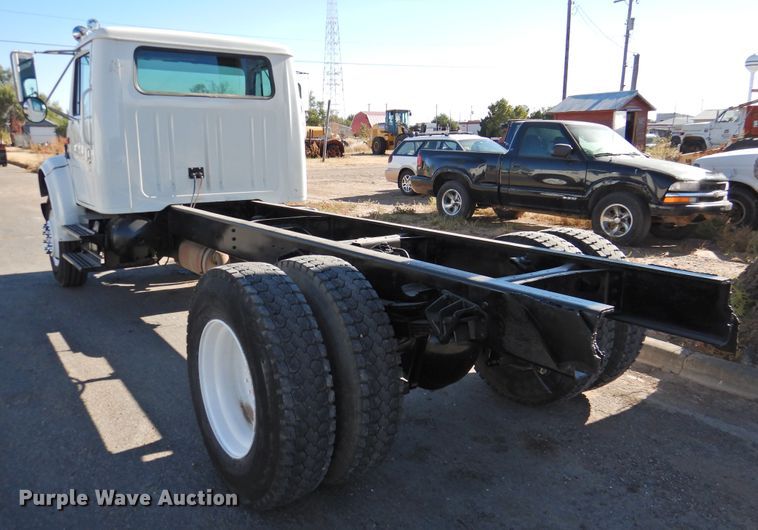 image for item DN0003 2000 International 4900  truck cab and chassis