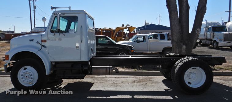 image for item DN0003 2000 International 4900  truck cab and chassis