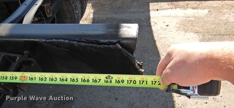 image for item DN0003 2000 International 4900  truck cab and chassis