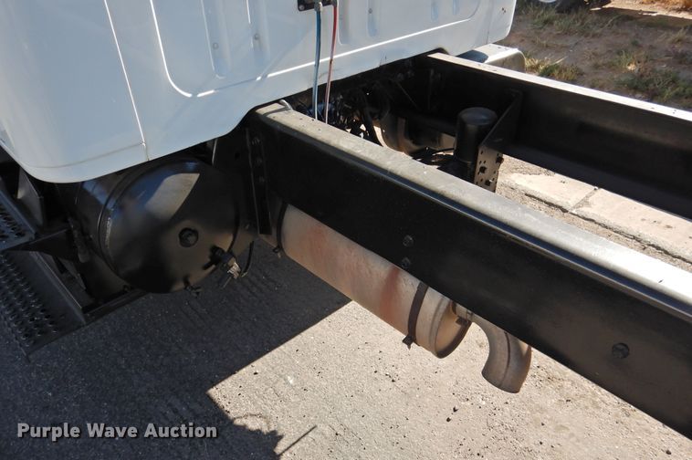 image for item DN0003 2000 International 4900  truck cab and chassis