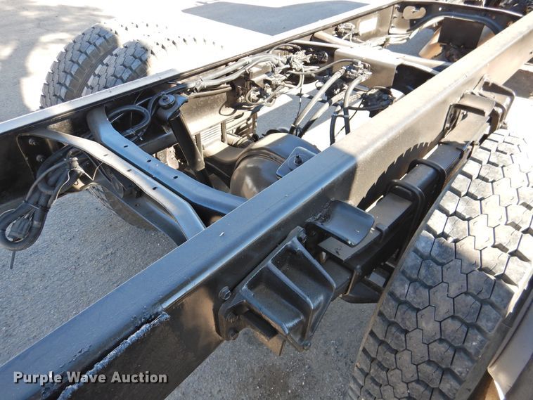 image for item DN0003 2000 International 4900  truck cab and chassis