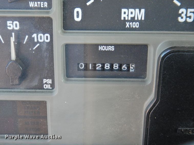 image for item DN0003 2000 International 4900  truck cab and chassis