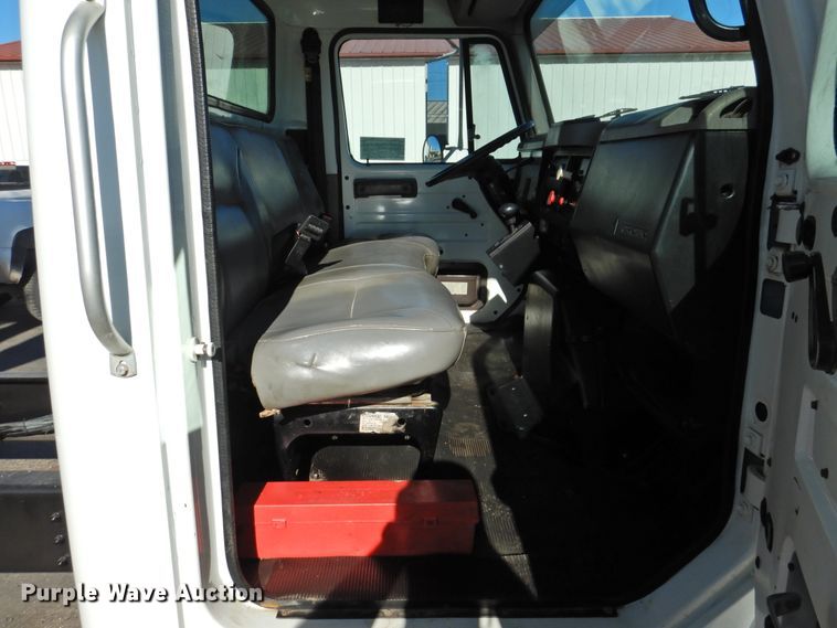 image for item DN0003 2000 International 4900  truck cab and chassis