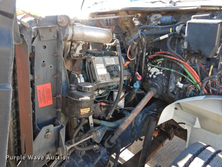 image for item DN0003 2000 International 4900  truck cab and chassis