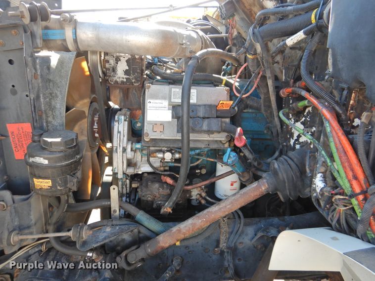 image for item DN0003 2000 International 4900  truck cab and chassis