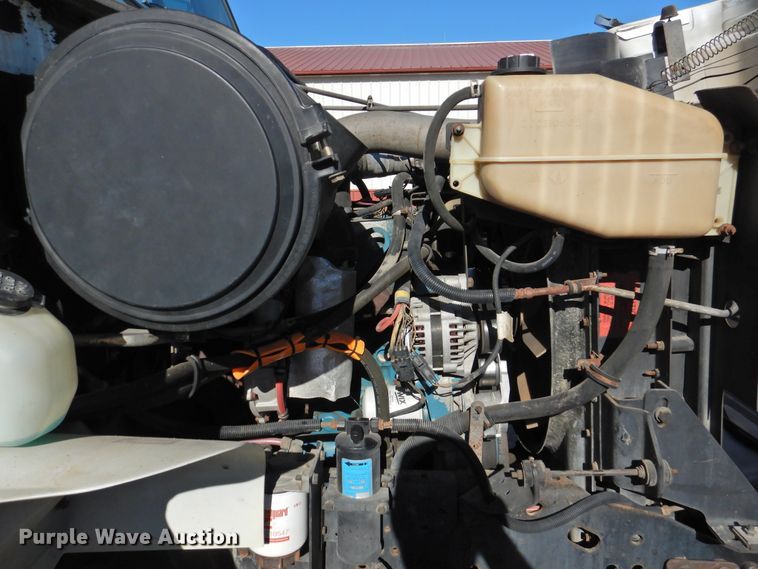 image for item DN0003 2000 International 4900  truck cab and chassis