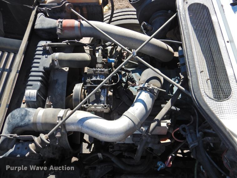 image for item DN0003 2000 International 4900  truck cab and chassis