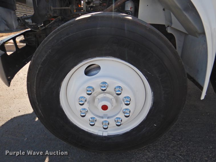 image for item DN0003 2000 International 4900  truck cab and chassis