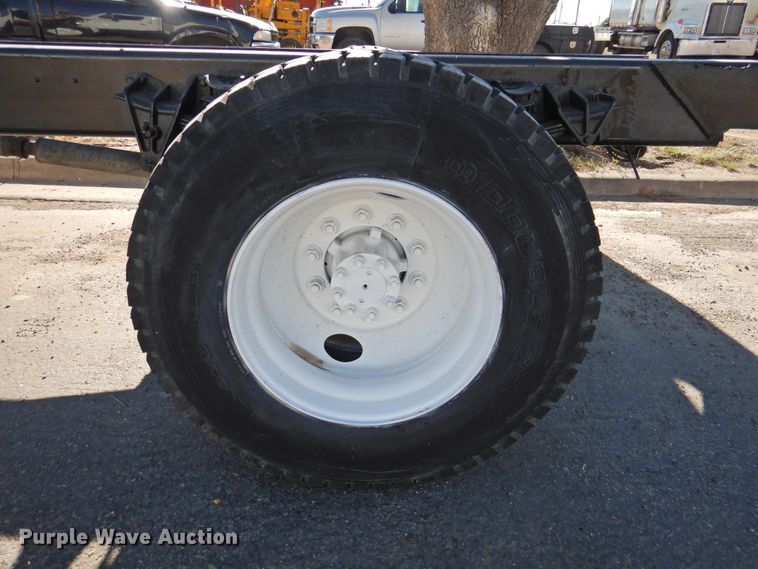 image for item DN0003 2000 International 4900  truck cab and chassis