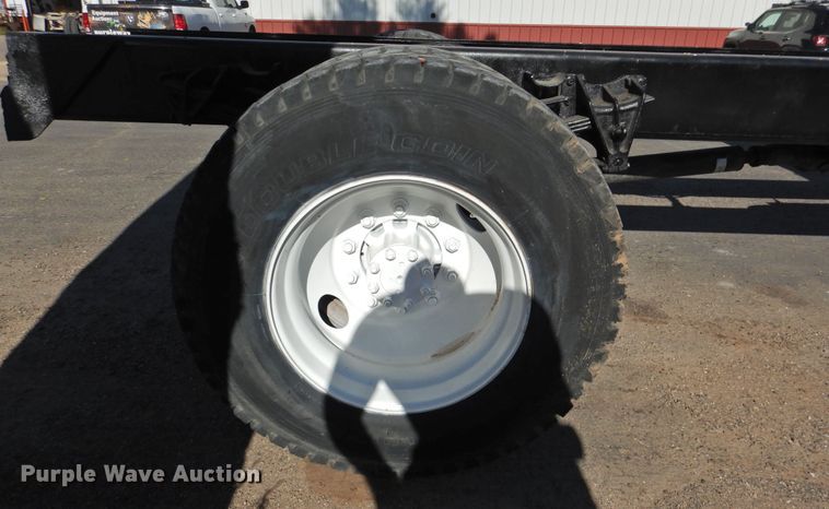 image for item DN0003 2000 International 4900  truck cab and chassis