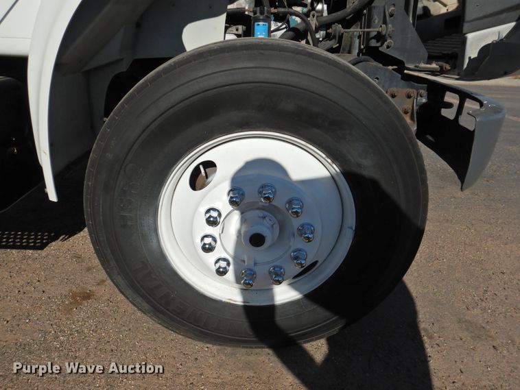 image for item DN0003 2000 International 4900  truck cab and chassis