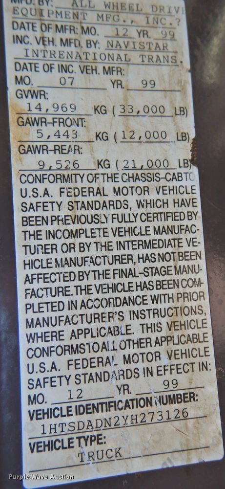 image for item DN0003 2000 International 4900  truck cab and chassis