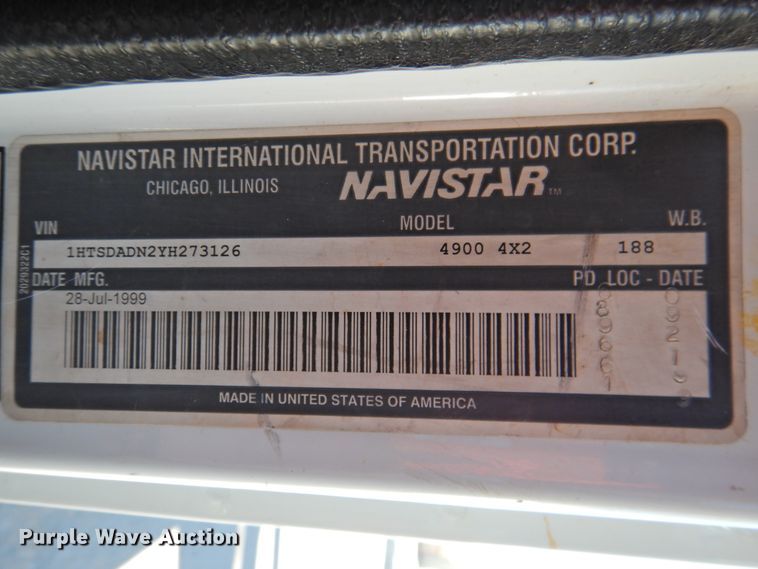 image for item DN0003 2000 International 4900  truck cab and chassis