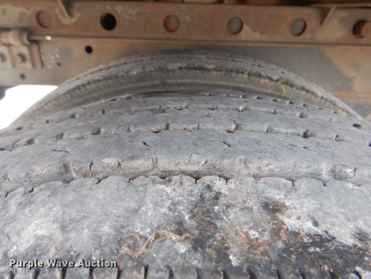 image for item DN6521 2001 Utility Trailer MFG VS2DC  dry van trailer