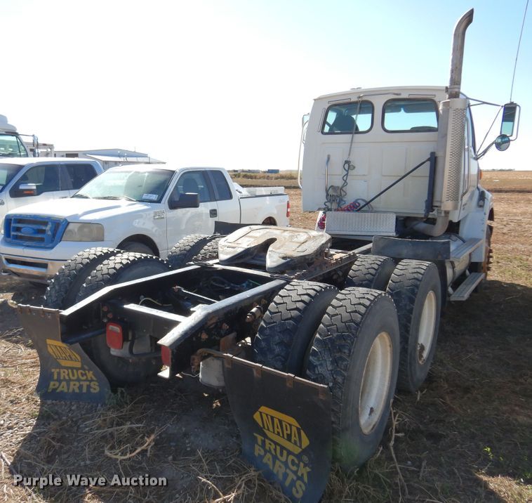 image for item DN8755 2006 Sterling LT9500  semi truck