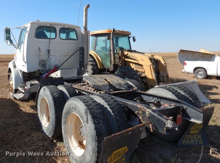 image for item DN8755 2006 Sterling LT9500  semi truck