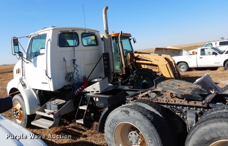 image for item DN8755 2006 Sterling LT9500  semi truck