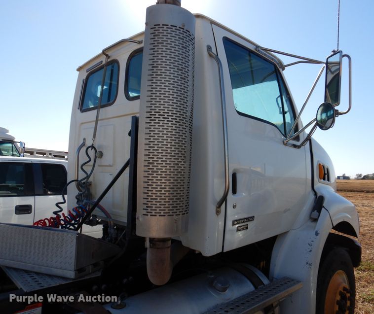image for item DN8755 2006 Sterling LT9500  semi truck