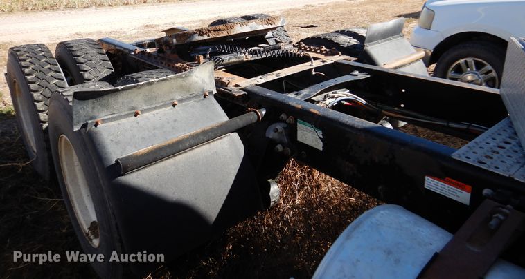 image for item DN8755 2006 Sterling LT9500  semi truck