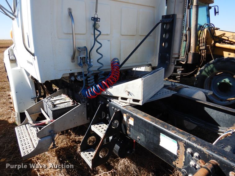 image for item DN8755 2006 Sterling LT9500  semi truck