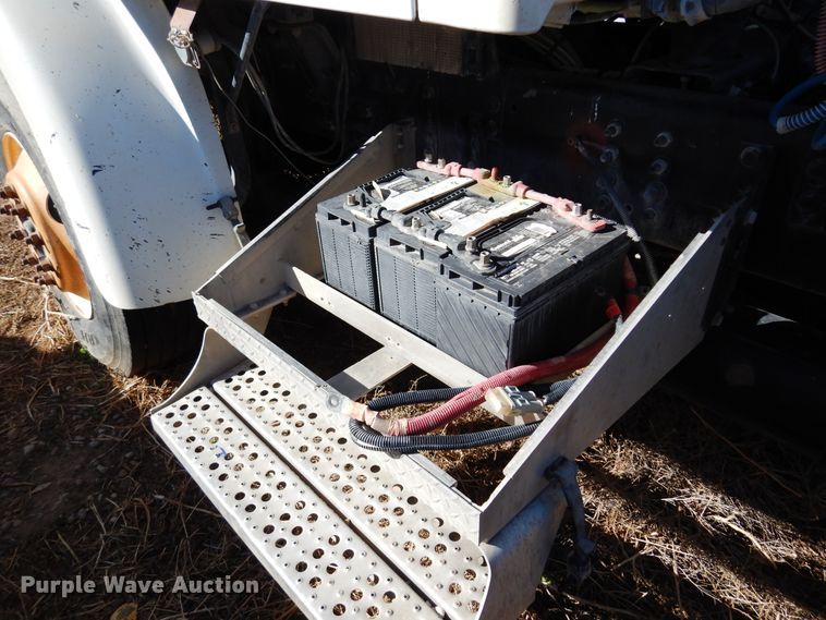 image for item DN8755 2006 Sterling LT9500  semi truck