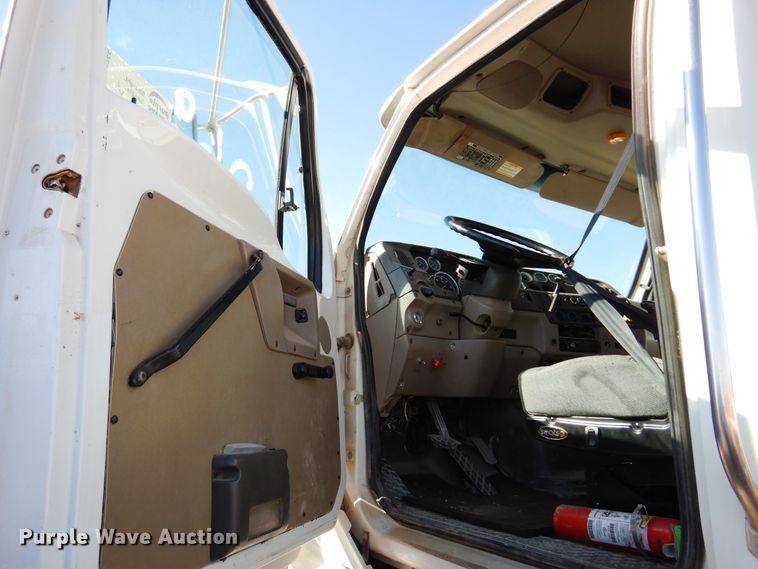 image for item DN8755 2006 Sterling LT9500  semi truck