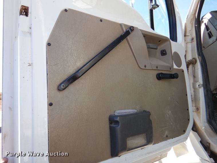 image for item DN8755 2006 Sterling LT9500  semi truck