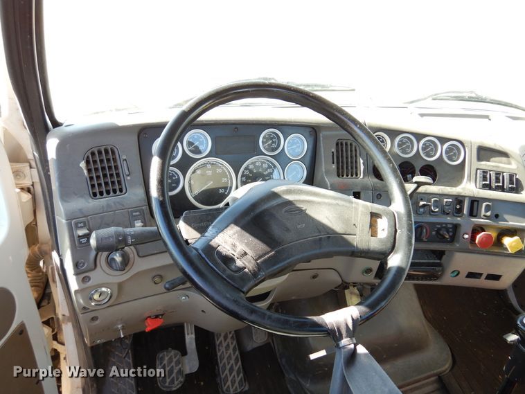 image for item DN8755 2006 Sterling LT9500  semi truck