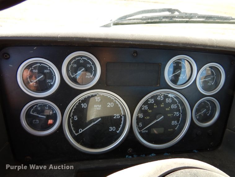 image for item DN8755 2006 Sterling LT9500  semi truck