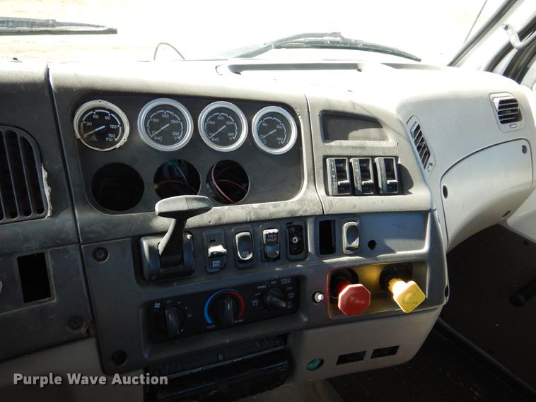 image for item DN8755 2006 Sterling LT9500  semi truck