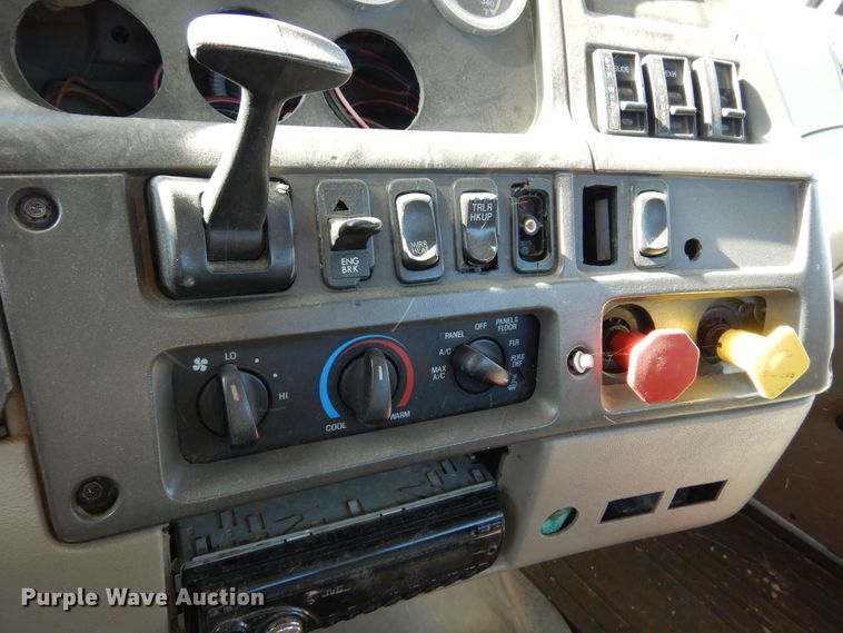 image for item DN8755 2006 Sterling LT9500  semi truck