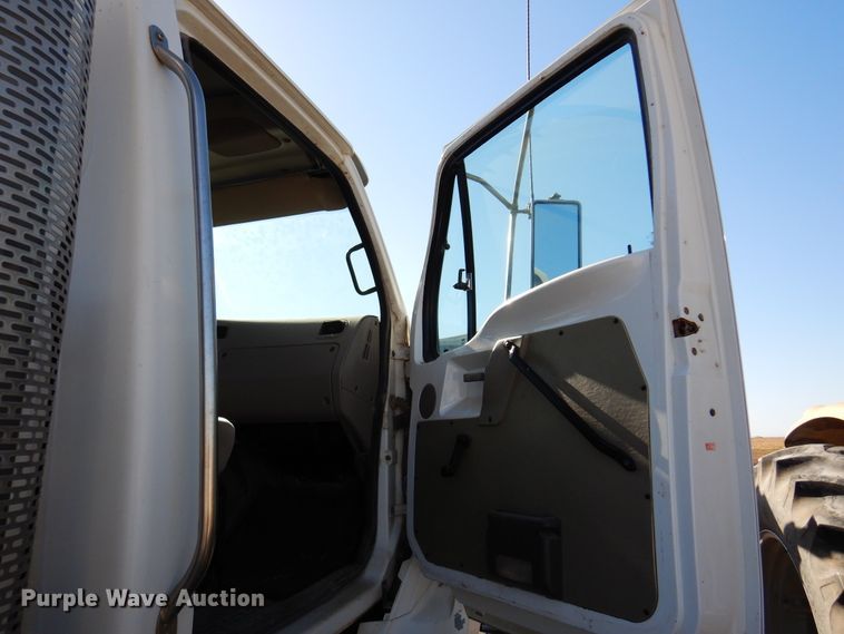 image for item DN8755 2006 Sterling LT9500  semi truck