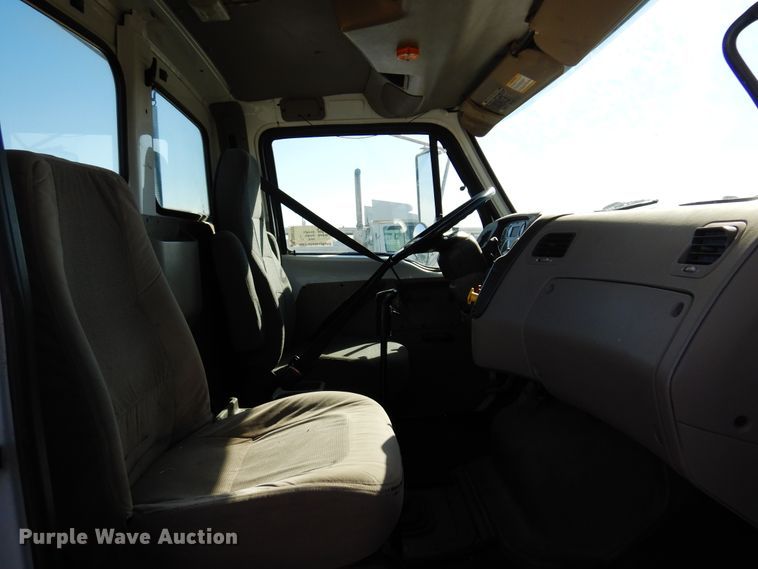 image for item DN8755 2006 Sterling LT9500  semi truck