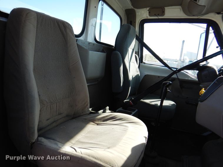 image for item DN8755 2006 Sterling LT9500  semi truck