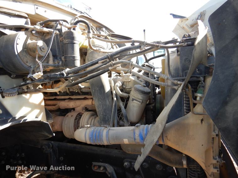 image for item DN8755 2006 Sterling LT9500  semi truck