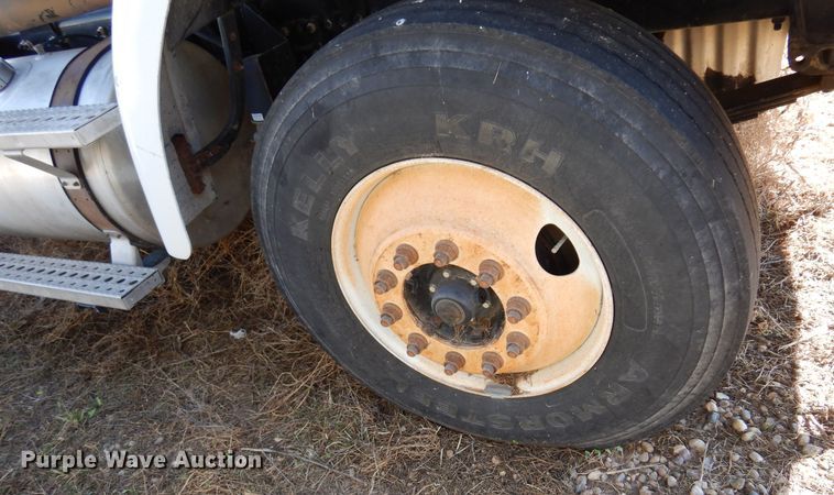 image for item DN8755 2006 Sterling LT9500  semi truck