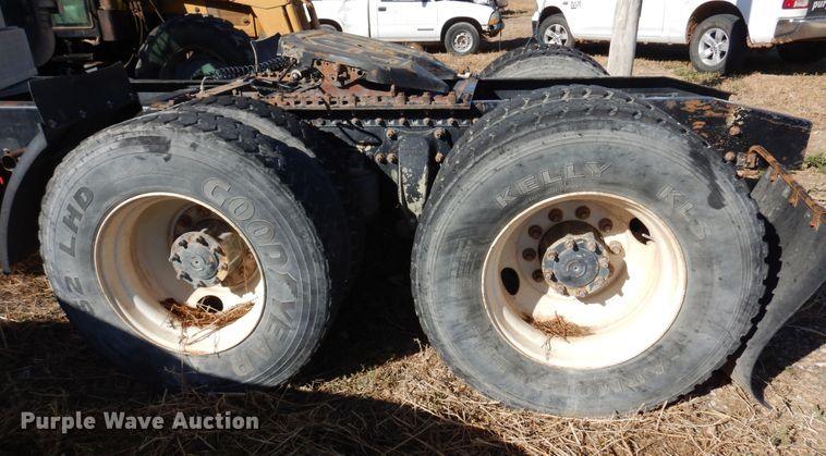 image for item DN8755 2006 Sterling LT9500  semi truck