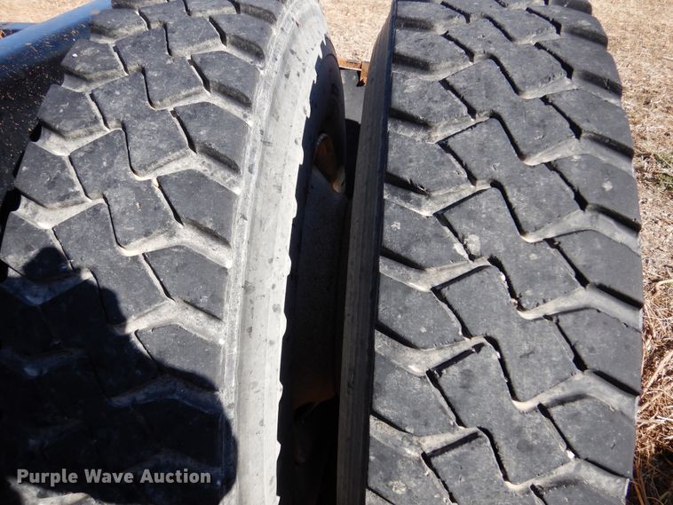 image for item DN8755 2006 Sterling LT9500  semi truck