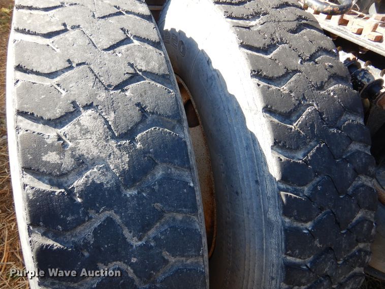 image for item DN8755 2006 Sterling LT9500  semi truck