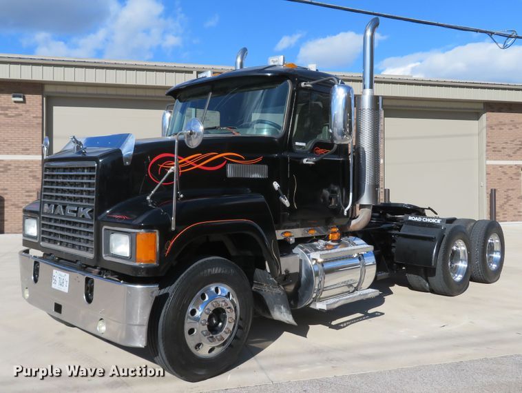 image for item FP9450 2007 Mack CHN613  semi truck
