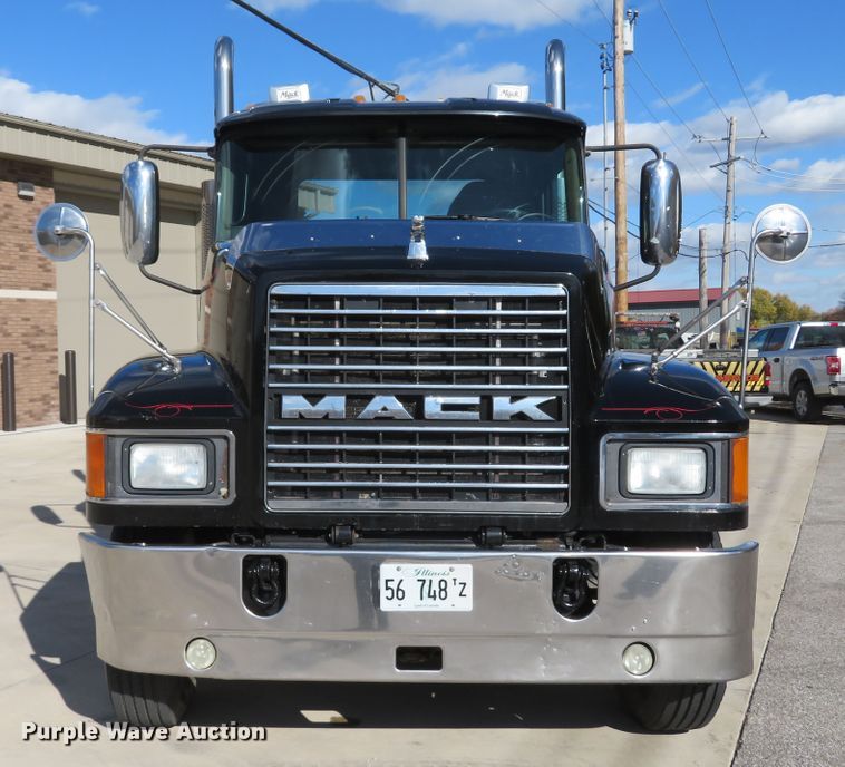 image for item FP9450 2007 Mack CHN613  semi truck