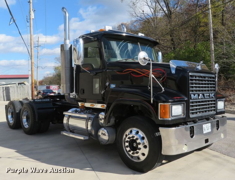 image for item FP9450 2007 Mack CHN613  semi truck