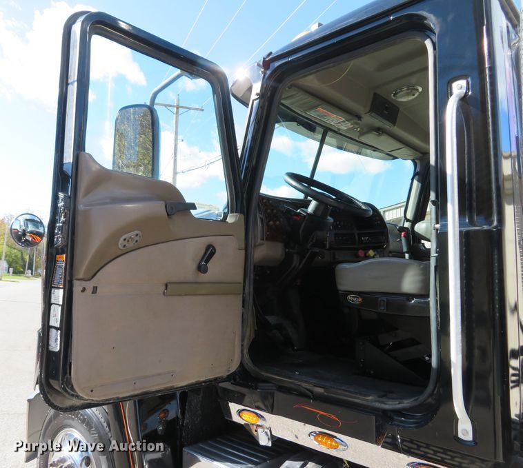 image for item FP9450 2007 Mack CHN613  semi truck