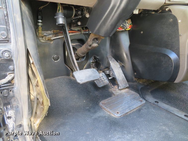 image for item FP9450 2007 Mack CHN613  semi truck