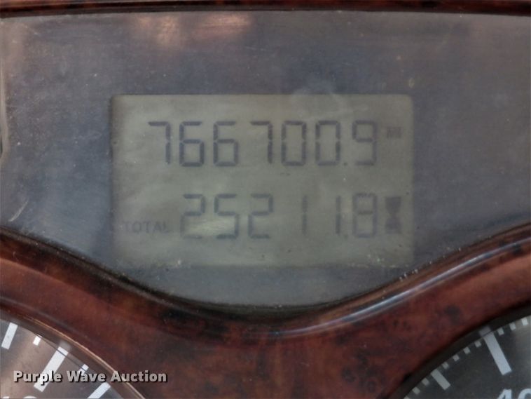 image for item FP9450 2007 Mack CHN613  semi truck